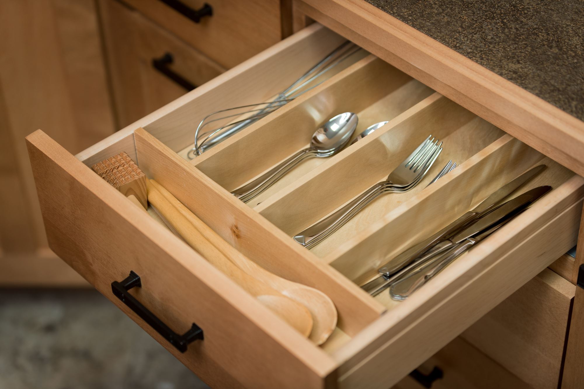 Minimalist Kitchen Cabinet Drawer Organisers for Small Space